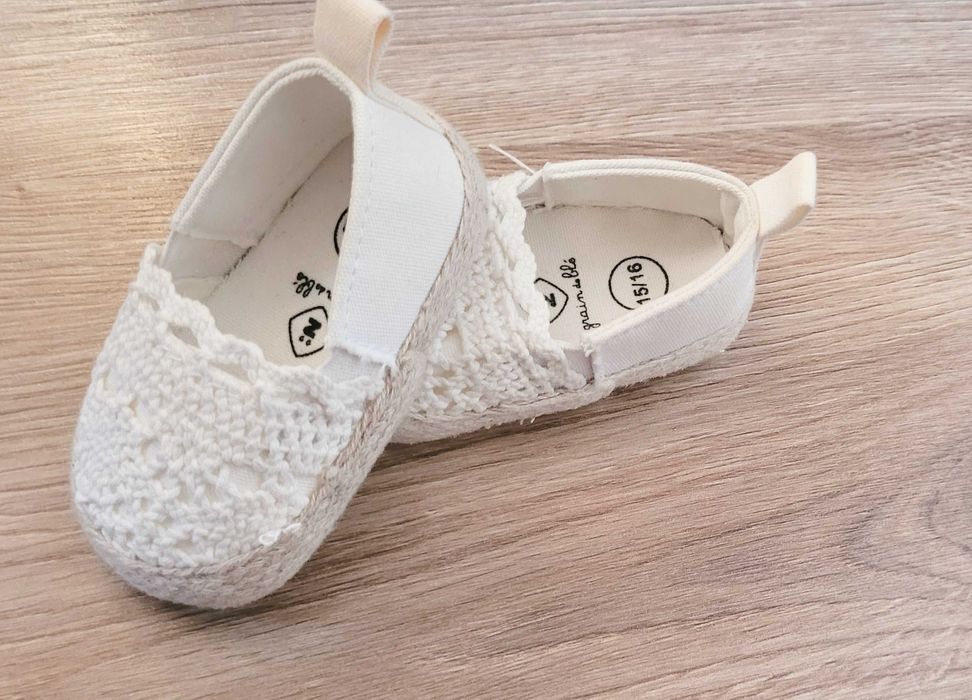 Nowe kremowe buciki, sliczna koronka, boho, idealne na chrzest