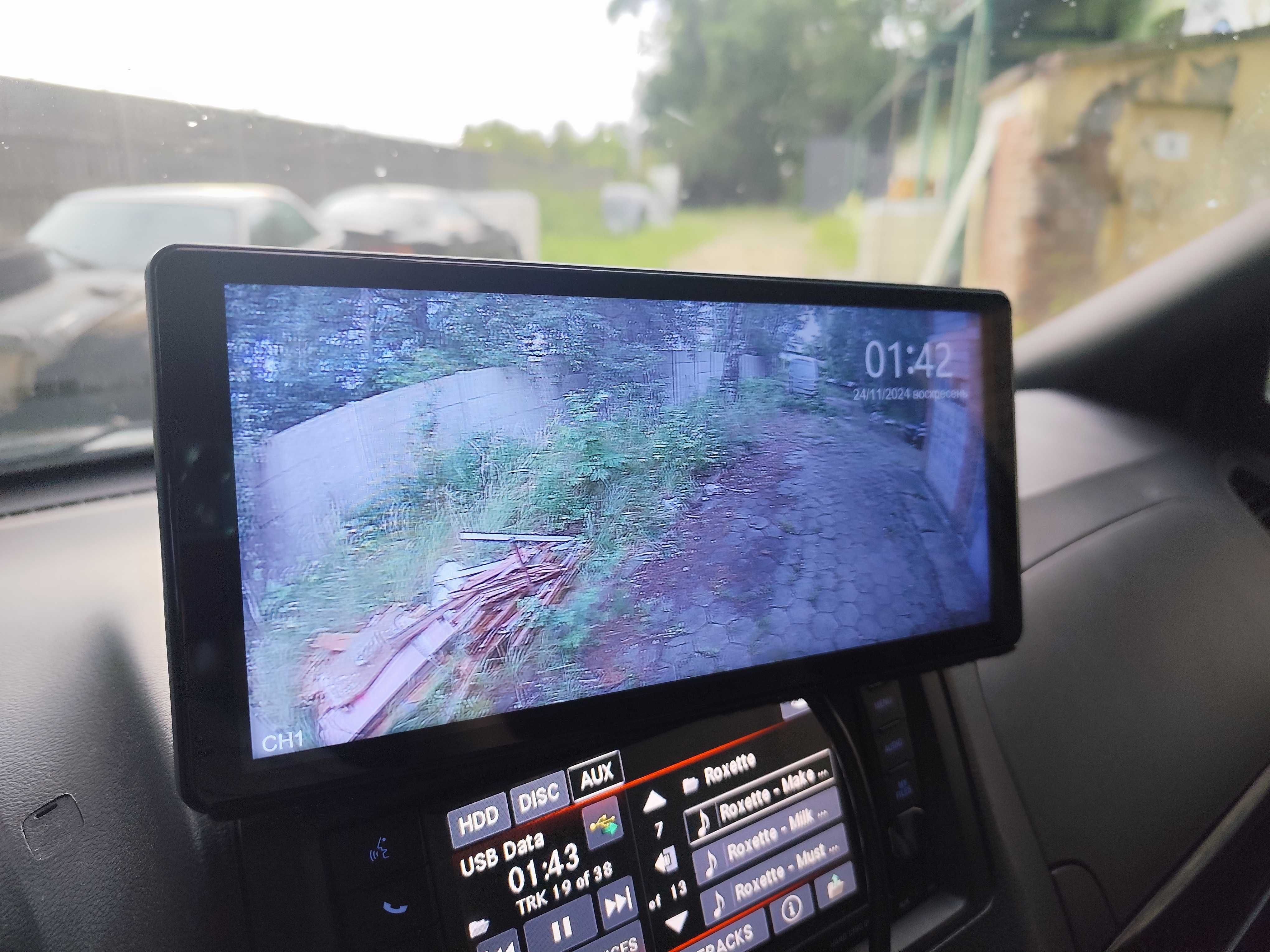 Monitor DVR z ekranem dotykowym, kamerą i przewodami