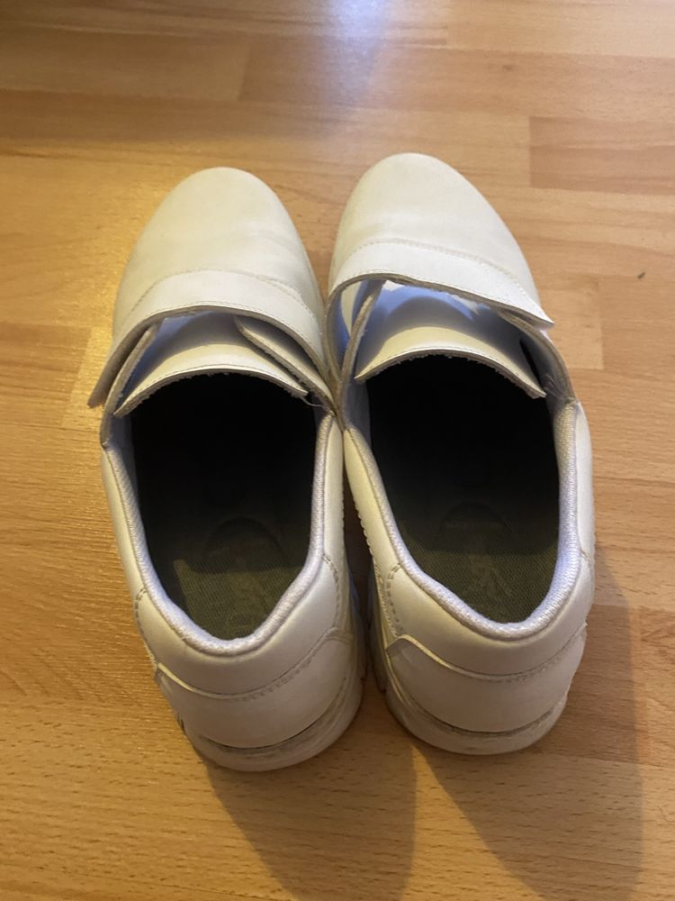 Sapatos de enfermagem quentes