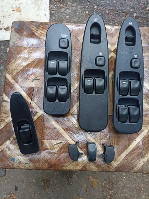 Блок управління стеклопідйомників або кнопки на Мітсубісі