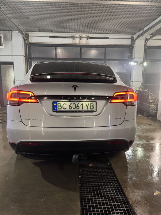 Tesla model X 75d