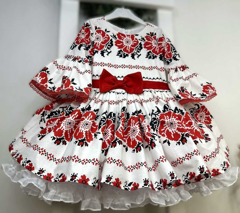 Чільце українське, червоно-кремове, зі стрічками