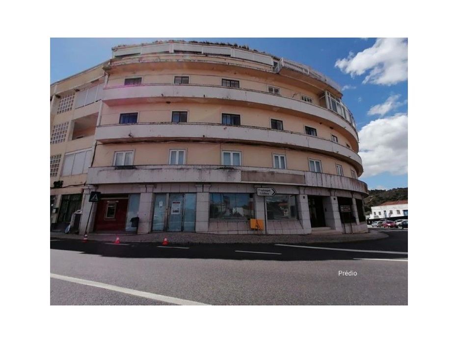 Loja com 140m2 em São Miguel do Rio Torto e Rossio Ao Sul do Tejo