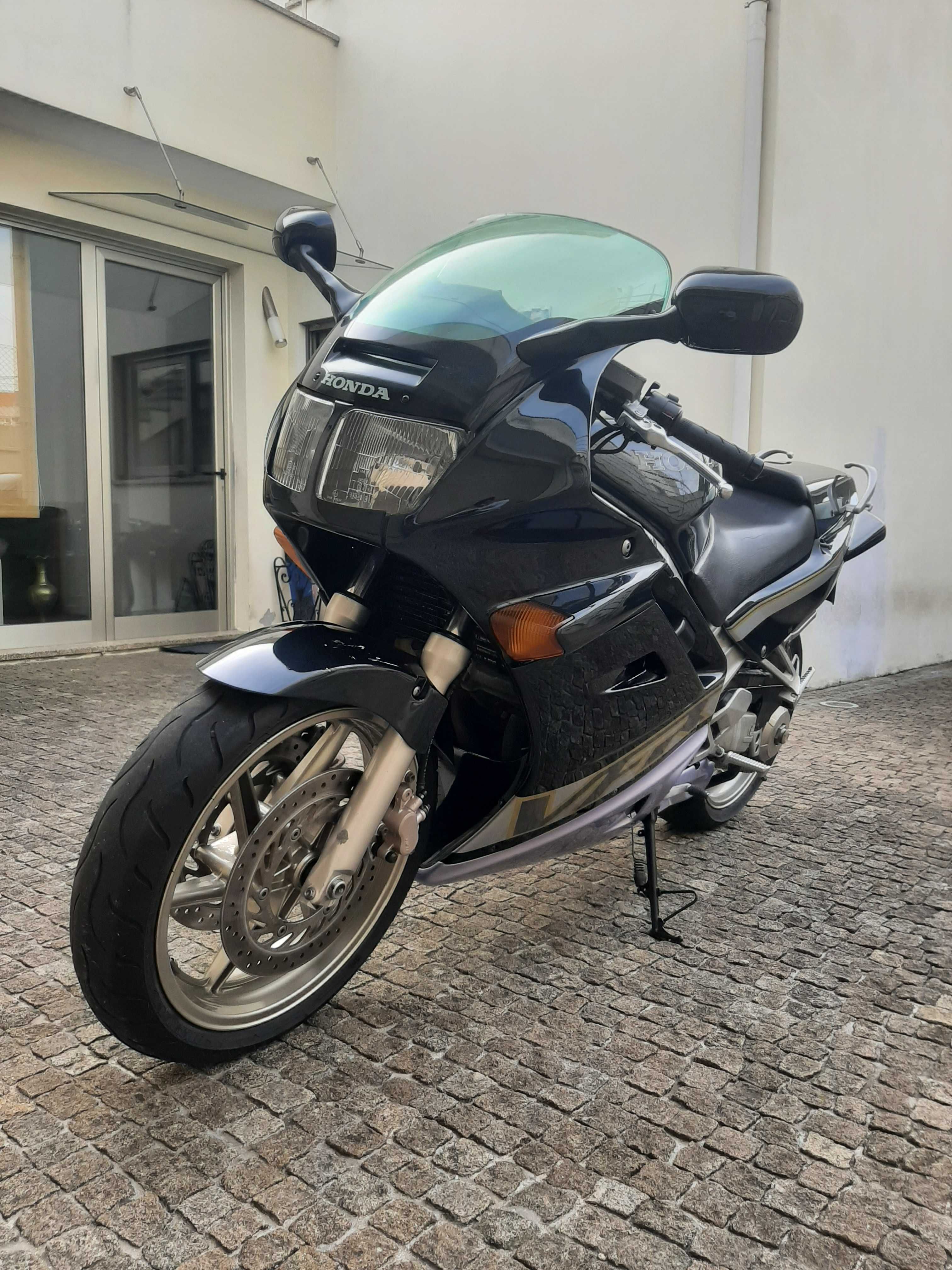 Honda VFR RC36 750