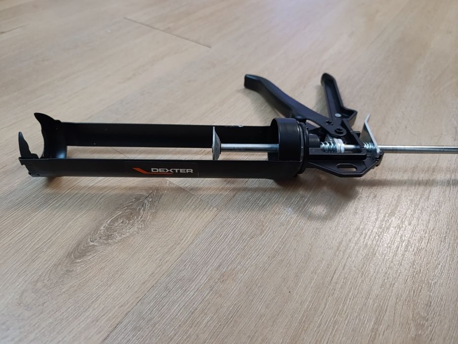 Pistola de silicone Dexter preta