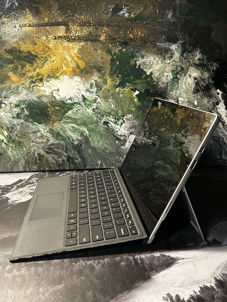 Microsoft Surface Pro 2w1– Intel Core M / 4GB RAM / 128GB SSD