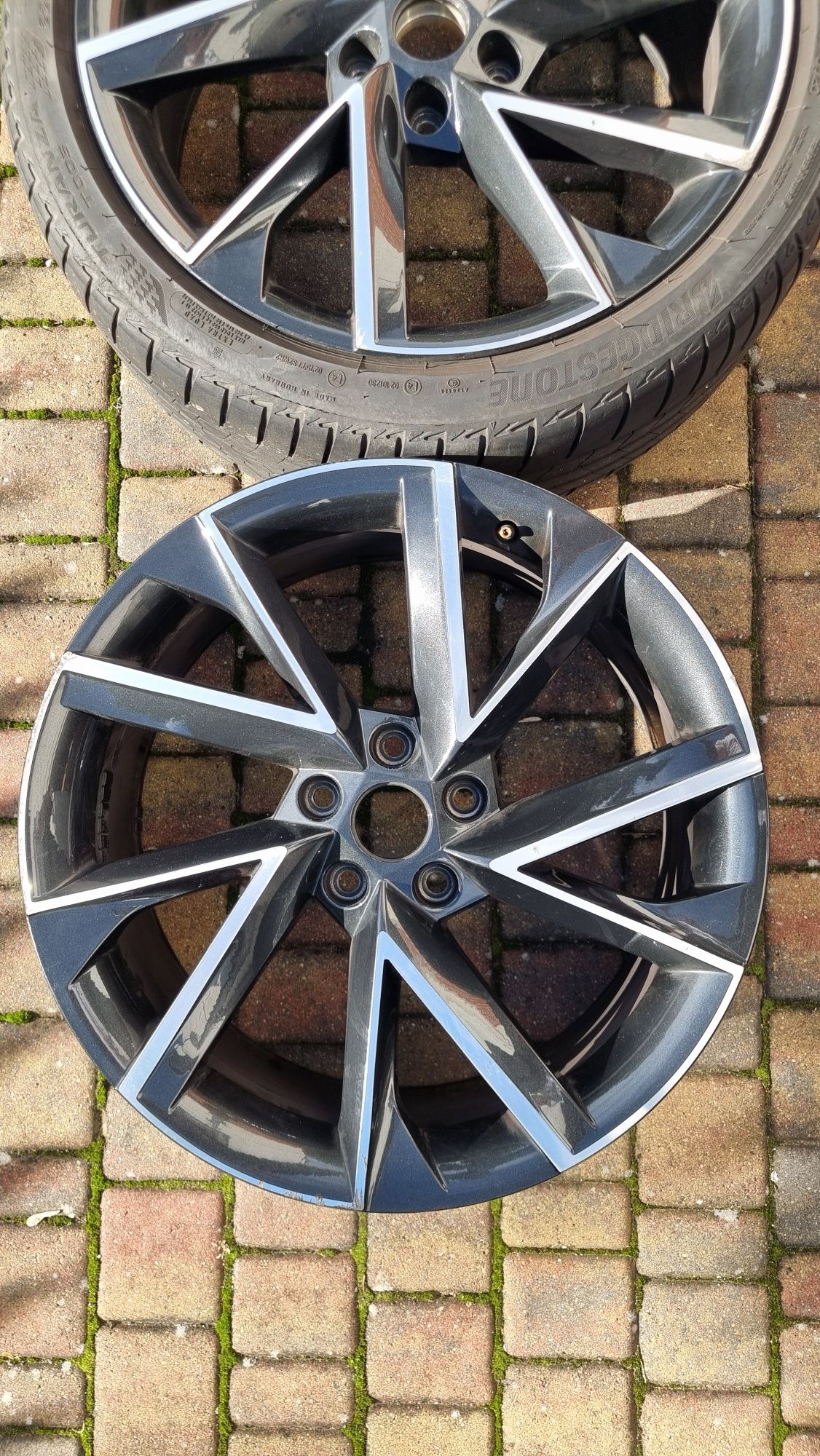 Dwie felgi skoda  19" et45 Szerokość 8.0