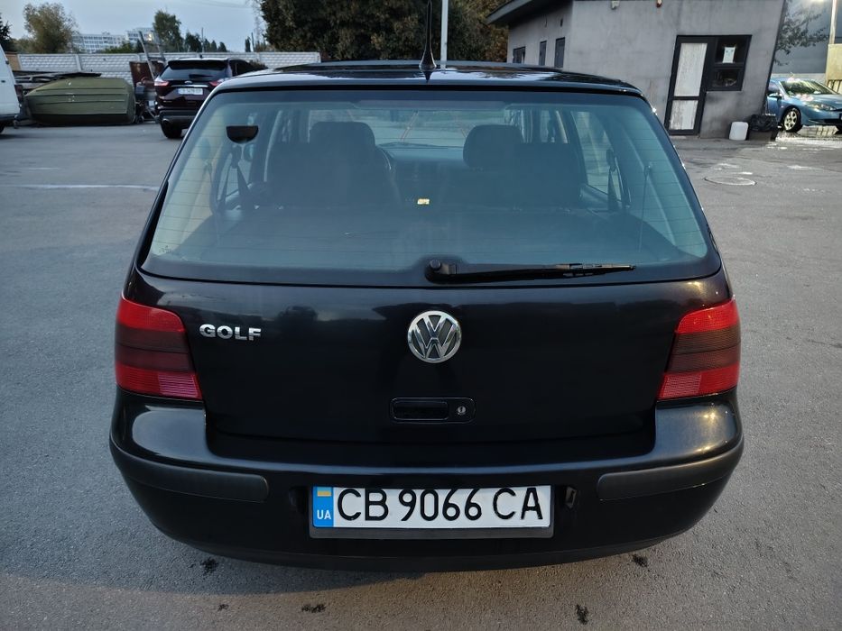 Фольсваген  GOLF 4  хетчбек 1.4  2001 г.