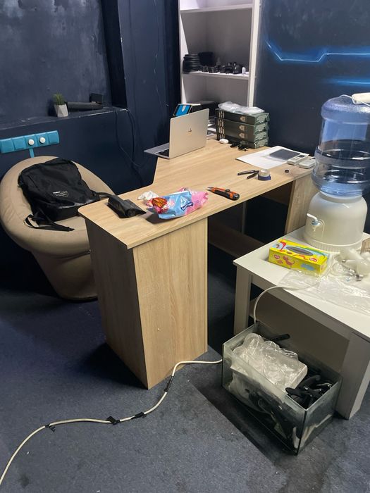 Розпродаж: столи, барна стійка, подовжувачи, кронштейни