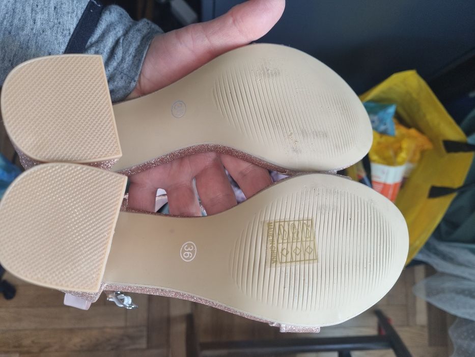 Nowe buty na obcasie morelowe, brokatowe  r. 36