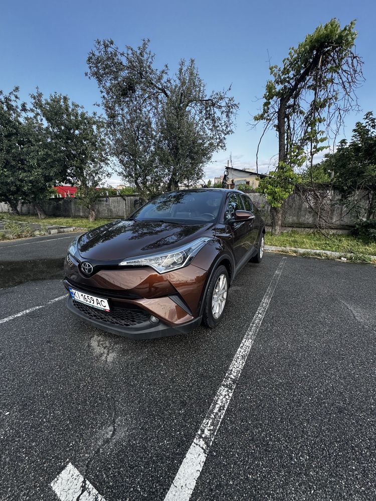 Toyota CH-R коричнева