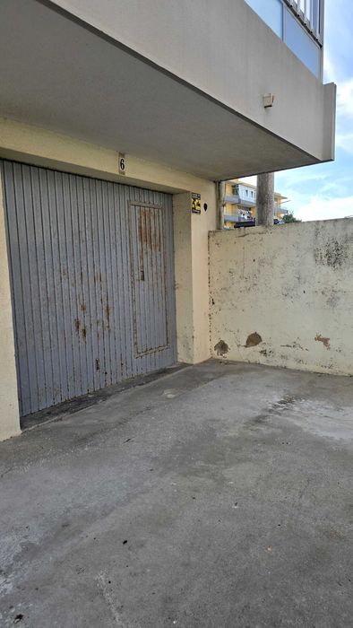 Garagem em Peniche a poucos metros da praia de Peniche de cima