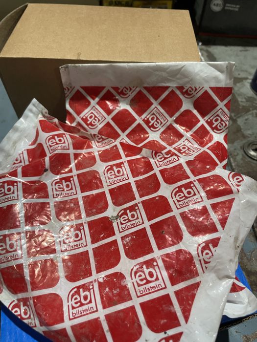 Втулка стабілізатора заднього AUDI Febi 100923, VAG 4B0 511 327