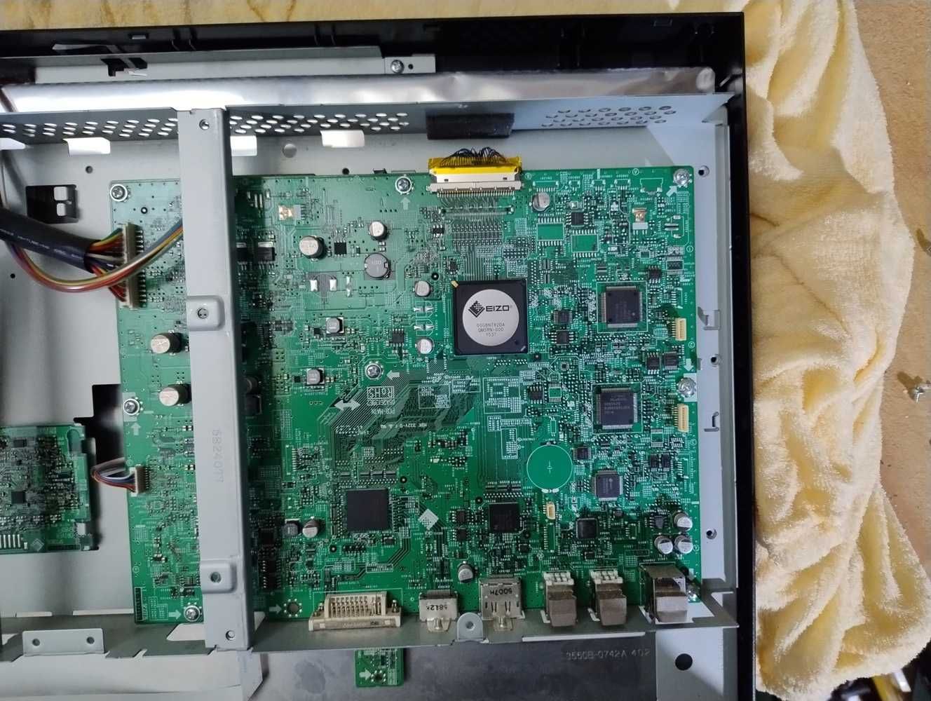 Monitor EIZO 23 Coloredge CS230  uszkodzony na części