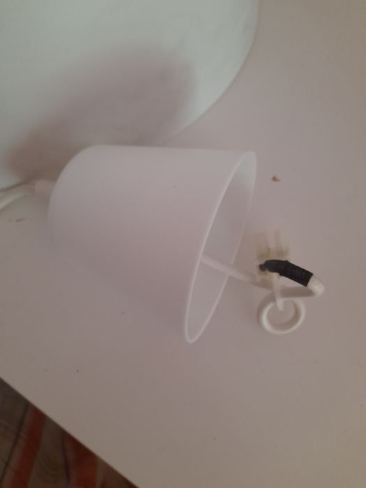 Abajour em plástico branco