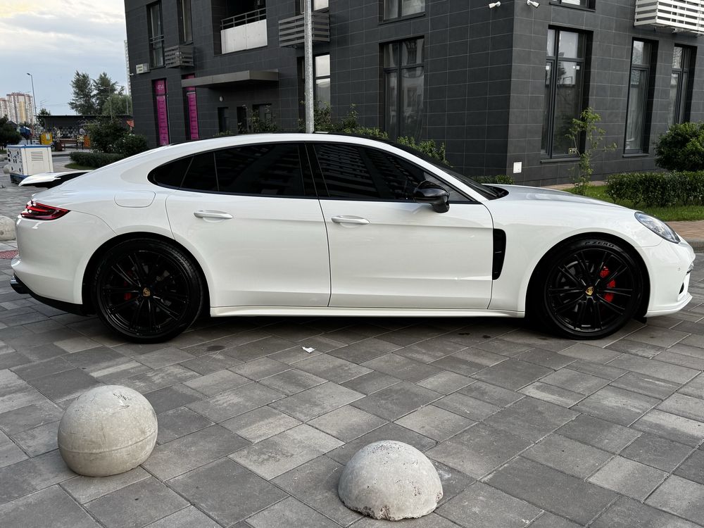 Продам Porsche Panamera 2018