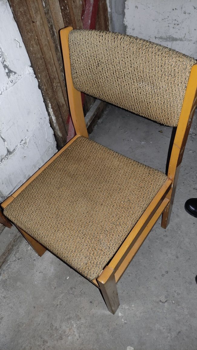 Krzesła tapicerowane polskie prl i stół