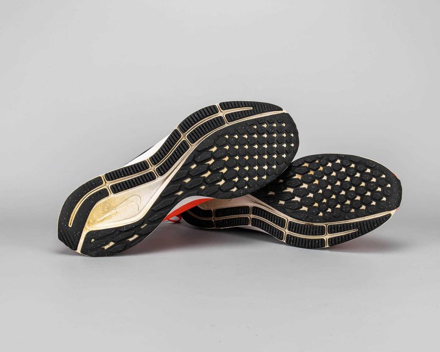 Яркие беговые кроссовки Nike Zoom Pegasus 36.45 размер