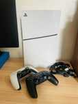 PlayStation 5 Digital Edition + 2 kontrolery + Kable – Świetny stan