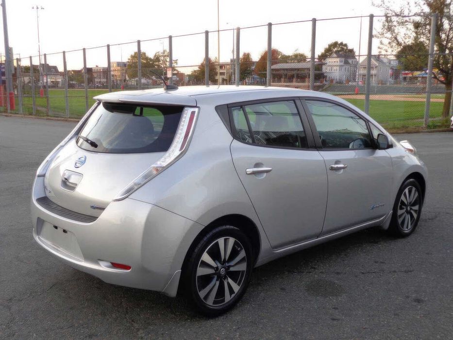 Nissan LEAF SL      2017