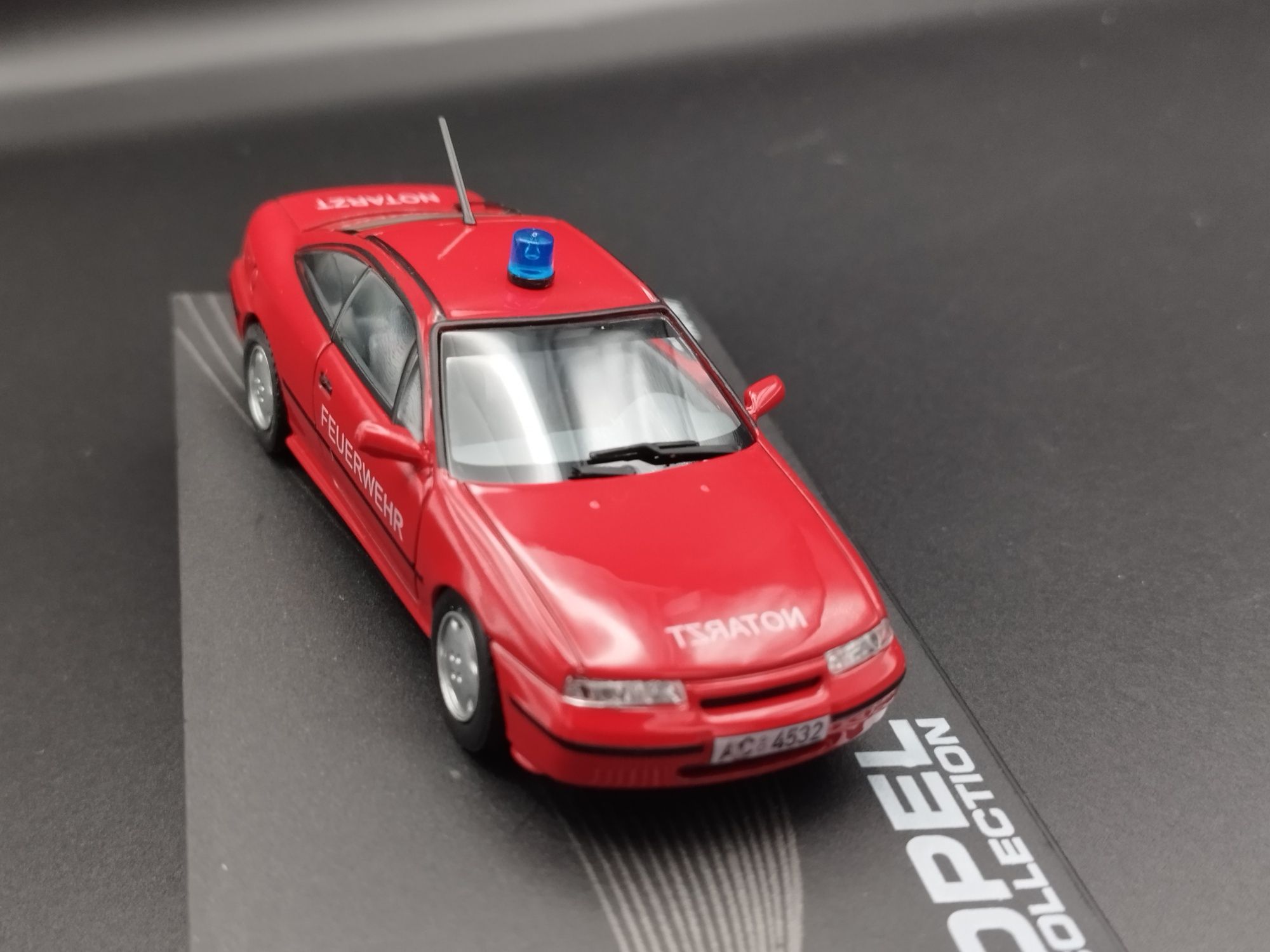 1:43 Opel Collection Calibra  model używany