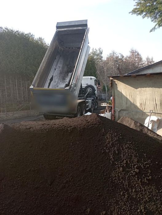 Ziemia ogrodowa, czarnoziem, bez dodatków, czysta, pH 5,5-6,5; piasek