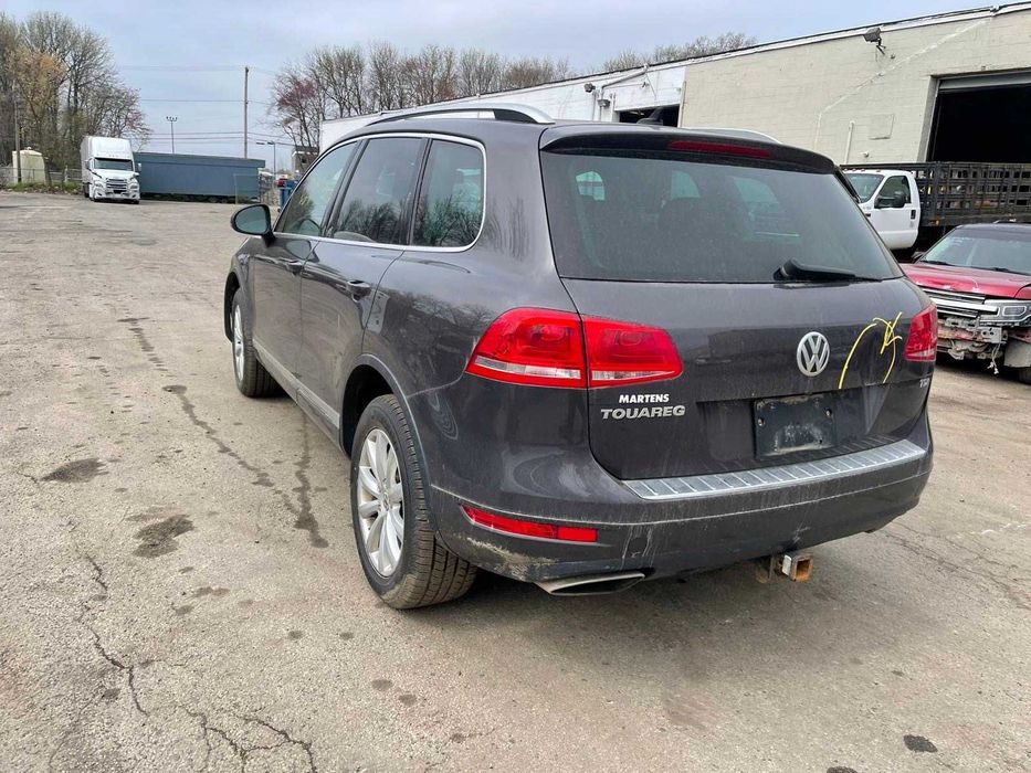 Стойка правая левая порог VW Touareg 2 7P NF 11-17 Запчасти Разборка