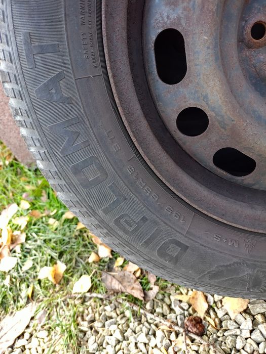 Opony zimowe 15/65/195 + felgi mazda