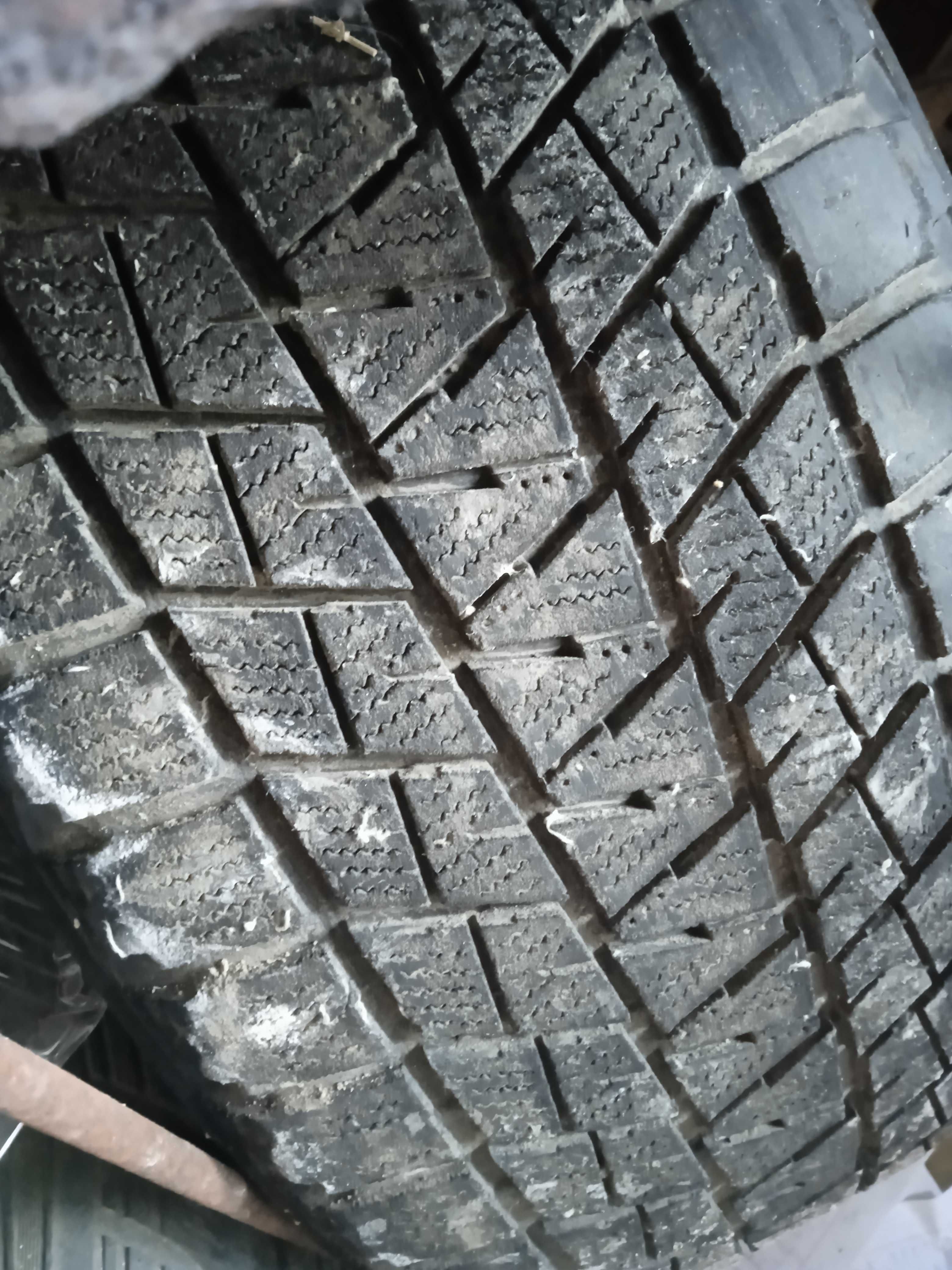 Bridgestone blizzak dm-v1 265x50 R20 пара