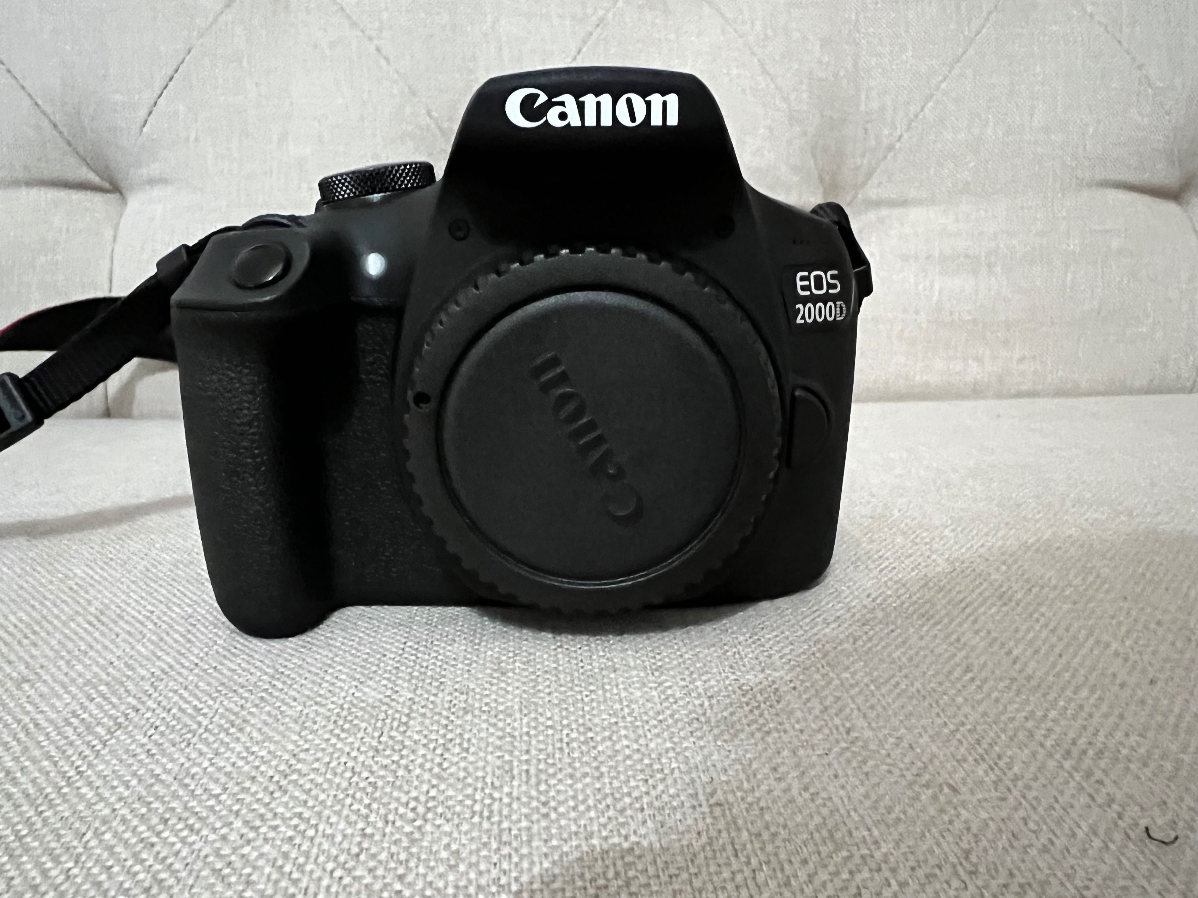 Máquina Fotográfica Canon EOS 2000D + Ef-S 18-55 II + EF 75-300 III