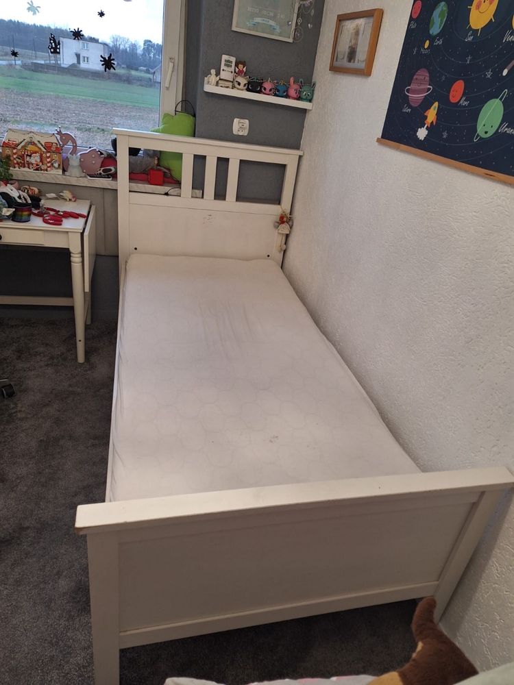 Łóżka Ikea HEMNES ze stelażem