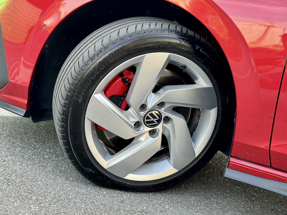 Volkswagen Golf GTI Official