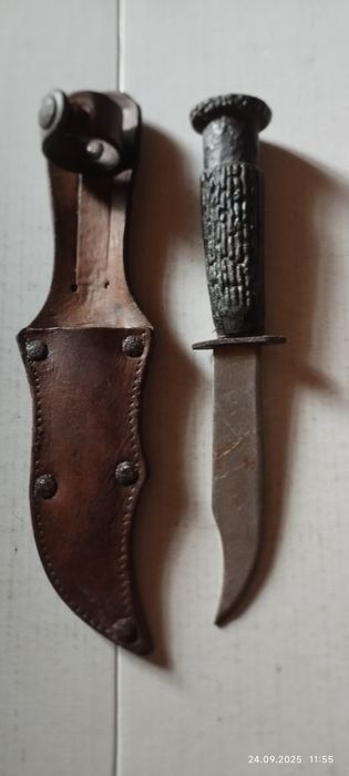 Stary nóż myśliwski , finka w etui skórzanym.PRL.