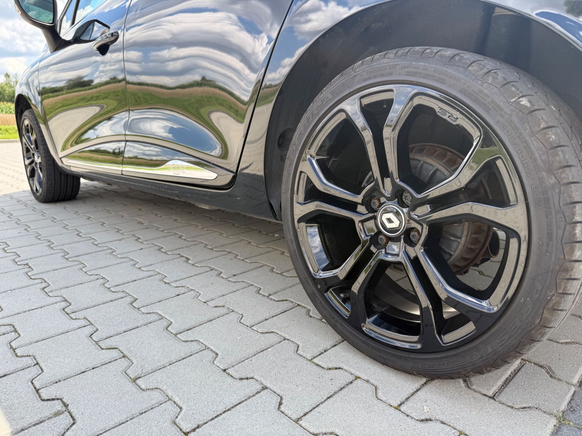 Renault Clio Initiale Paris