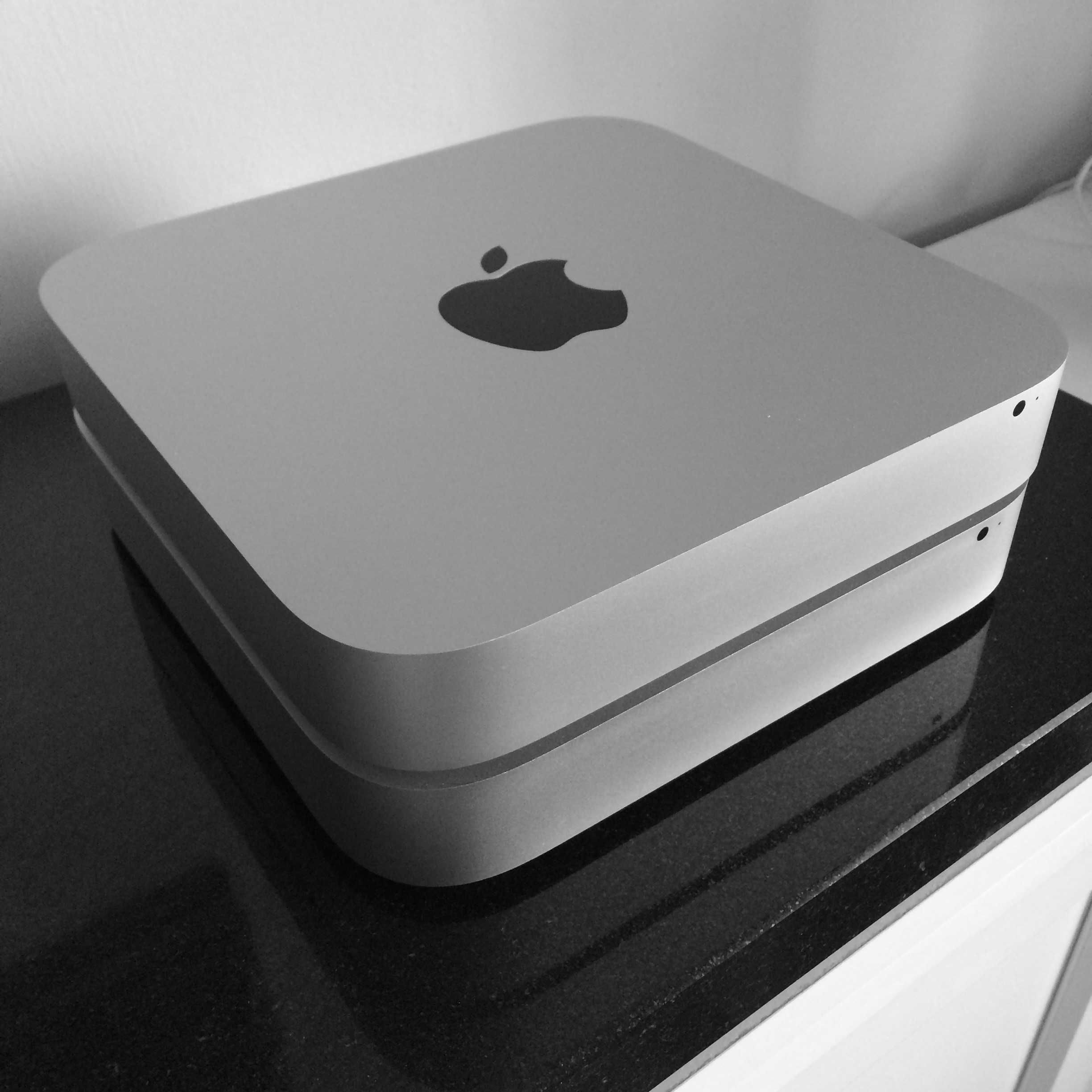 Dwa komputery Mac mini /late 2012/