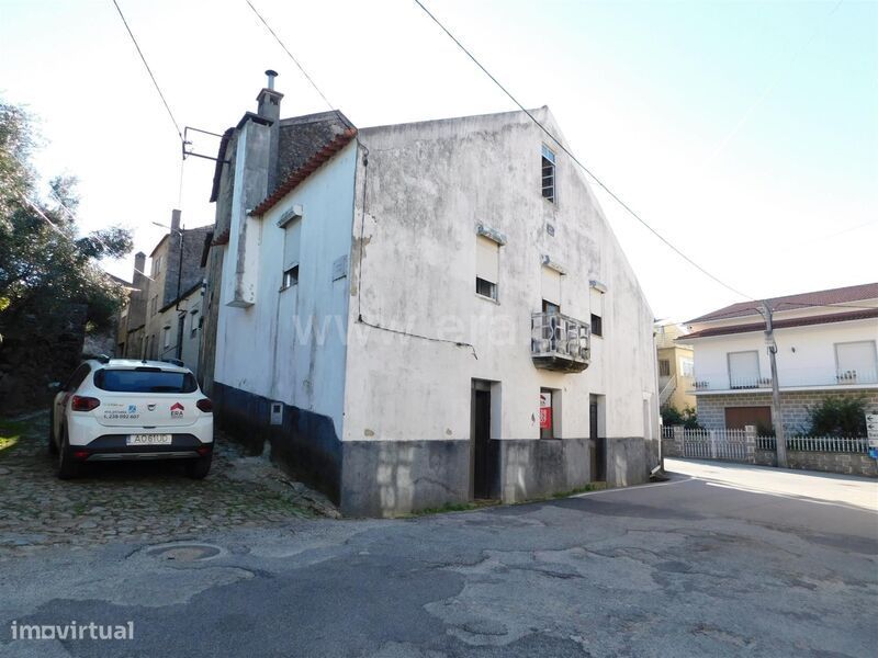 Moradia T3 / Seia, Santa Marinha e São Martinho