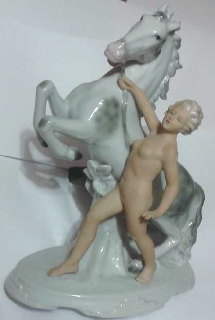 Статуетка "Дівчина з конем" (Фарфор. Fasold & Stauch) поч. ХХ ст.