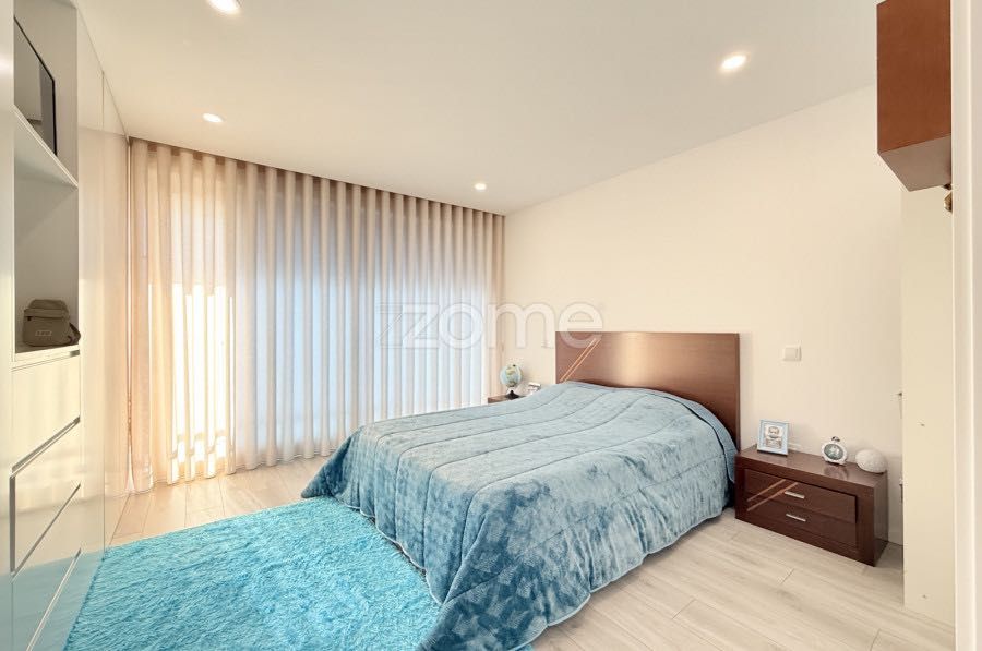 Moradia Geminada T4 no Louro