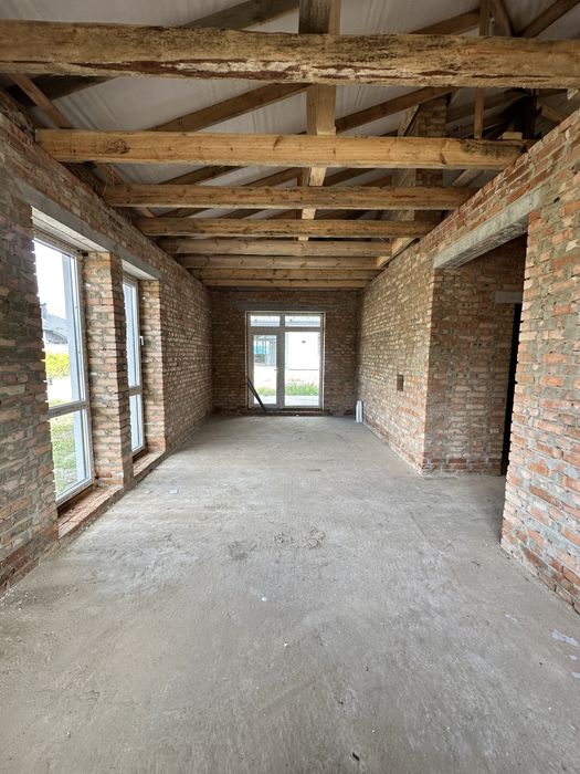 Продам сучасний будинок з гаражем на 6 сотках