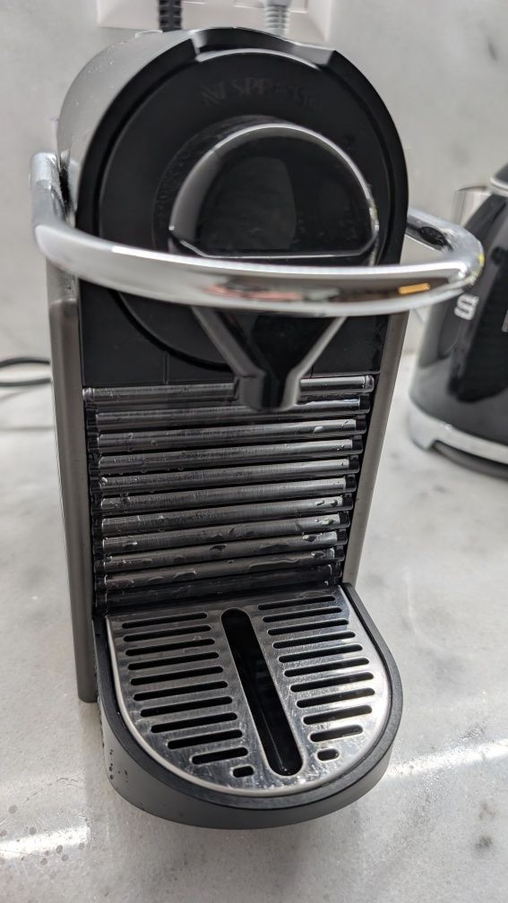 Máquina de café Nespresso Pixie Titan