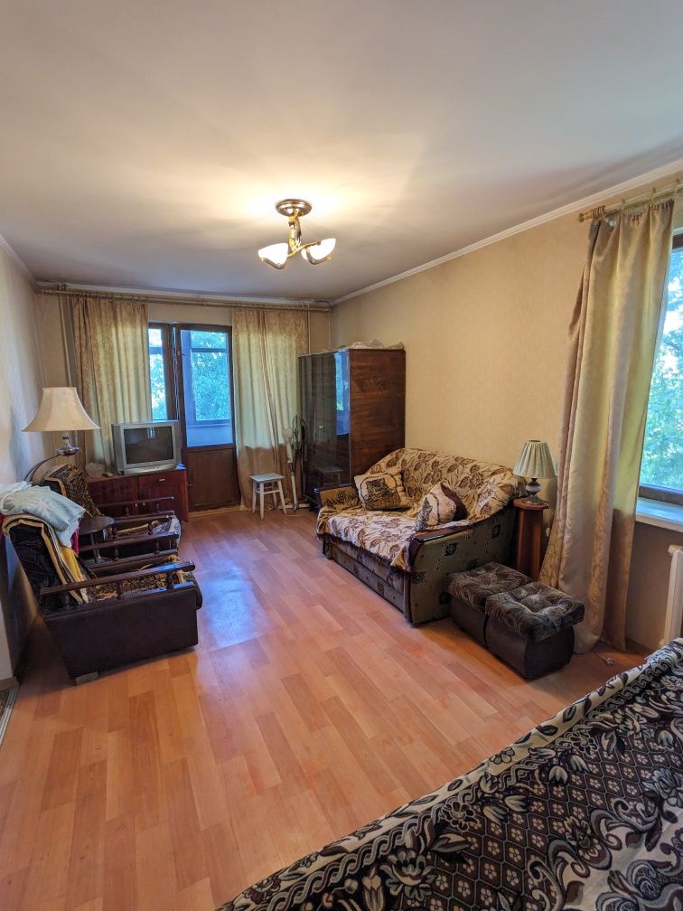 Продам 1 кімнатну квартиру на Зеленій