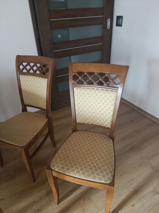 Stół i krzesła .Do sprzedania stół rozkładany + 6 krzeseł