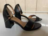 Botas NOVAS, em pele