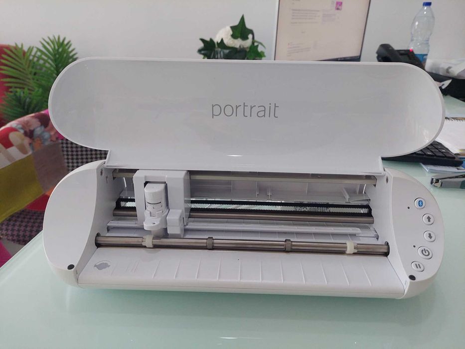 Maquina para produzir cortes e artesanato