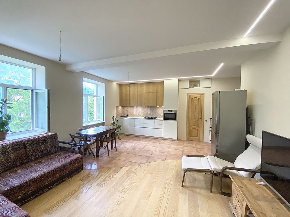 Продаж квартири Саксаганського/Тарасівська. 130 м.кв. Центр міста.