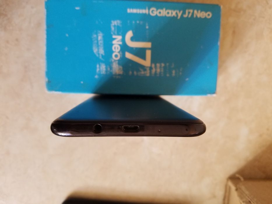 Продам самсунг j 7 нео