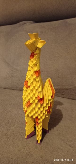 Żyrafa z origami modułowego.