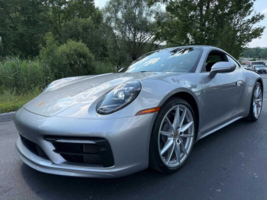 Porsche 911 Carrera      2021