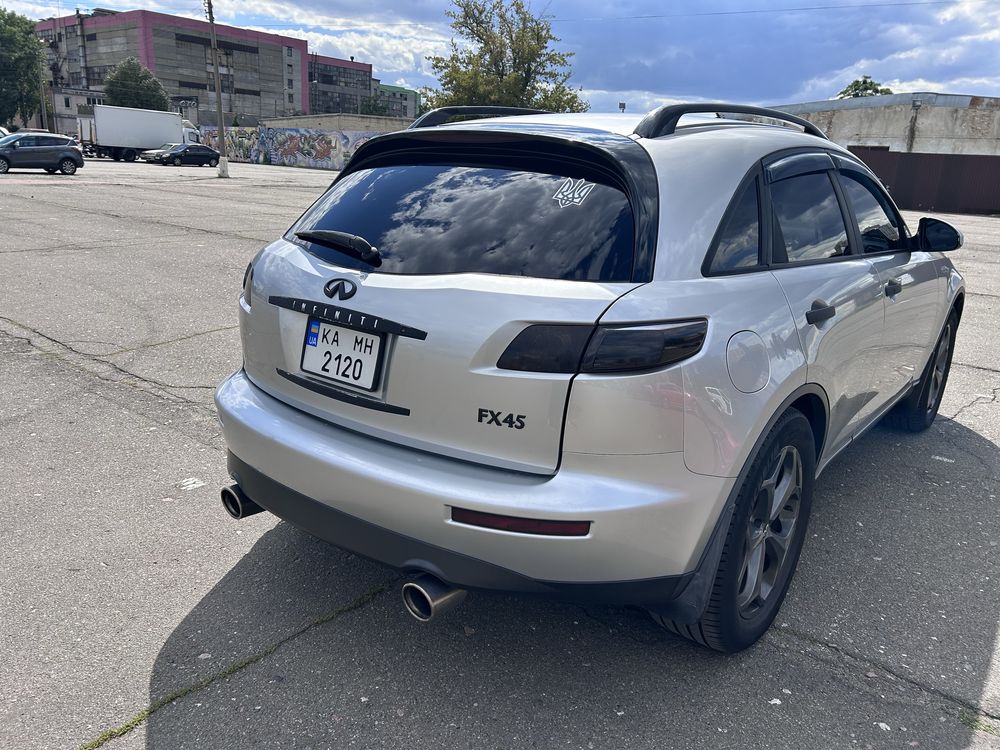 Infiniti FX45 V8