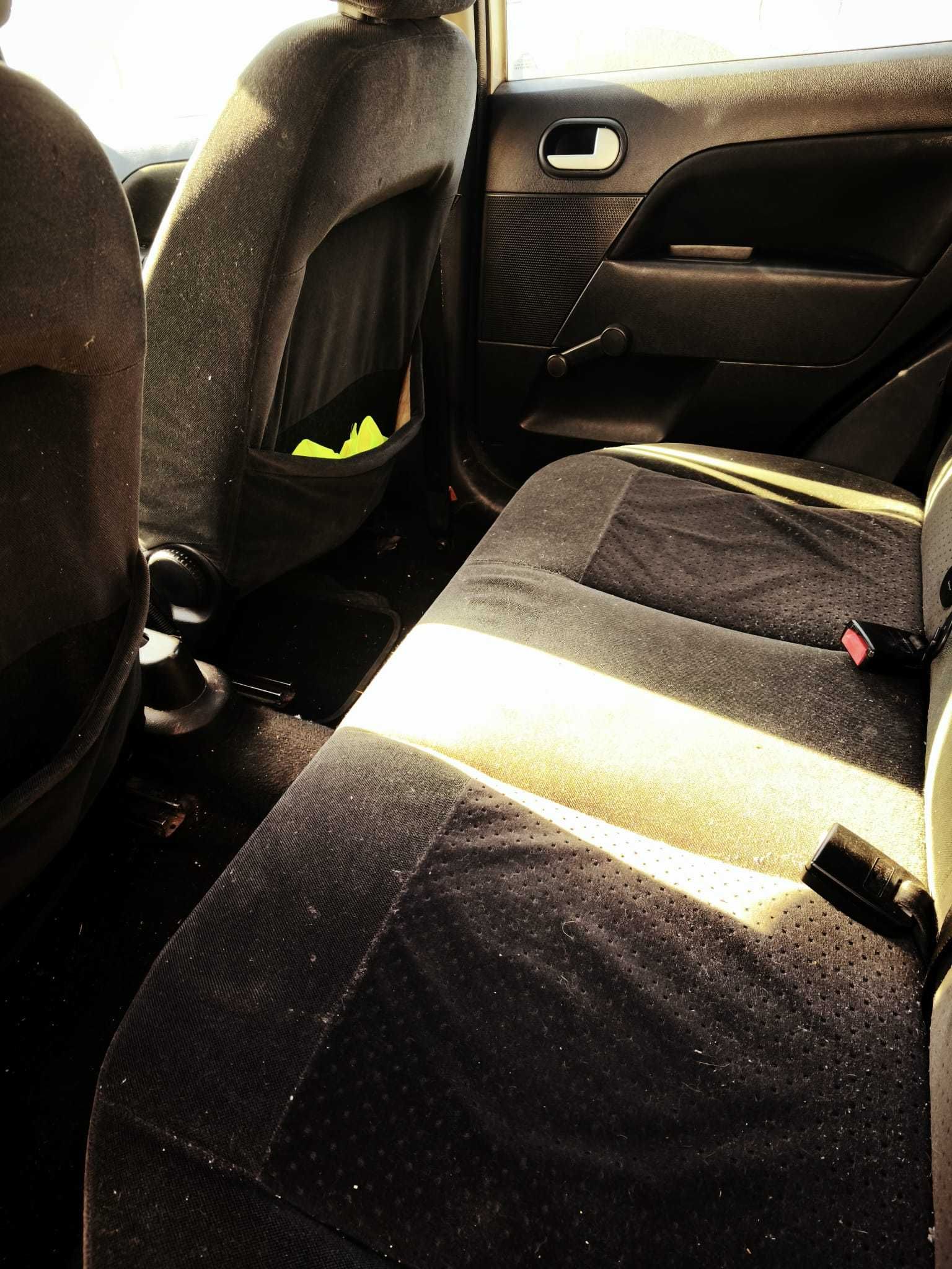 Ford Fiesta Ghia 2005